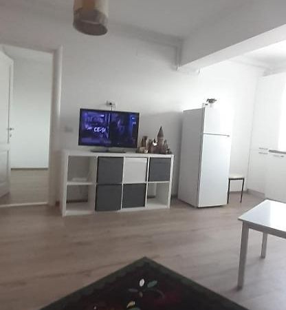 Apartament Central. Bloc Nou. Bacău Exterior foto